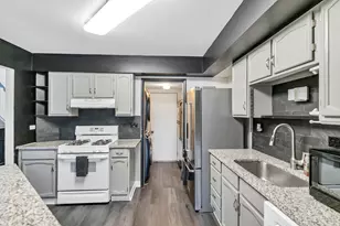 1941 Quaker Hollow Ln, Streamwood, IL 60107 - Photo 6