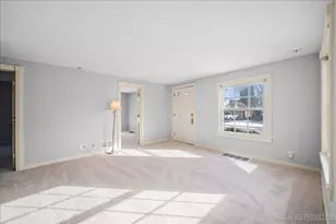 611 Carlson St, Sycamore, IL 60178 - Photo 6