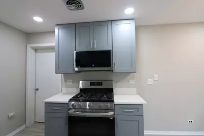 360 Farmingdale Circle, Vernon Hills, IL 60061 - Photo 8