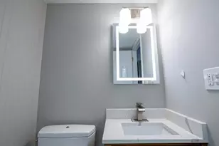 360 Farmingdale Cir, Vernon Hills, IL 60061 - Photo 10