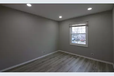 360 Farmingdale Circle, Vernon Hills, IL 60061 - Photo 12