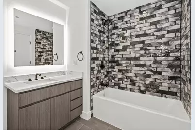 153 W Ohio Street #307, Chicago, IL 60654 - Photo 4