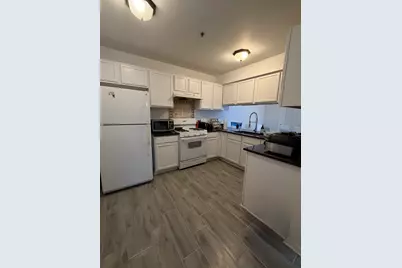 941 N Swift Road #302, Addison, IL 60101 - Photo 4