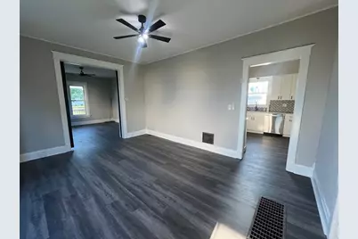 195 W 3rd Avenue, Clifton, IL 60927 - Photo 10