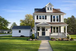 195 W 3rd Ave, Clifton, IL 60927 - Photo 2