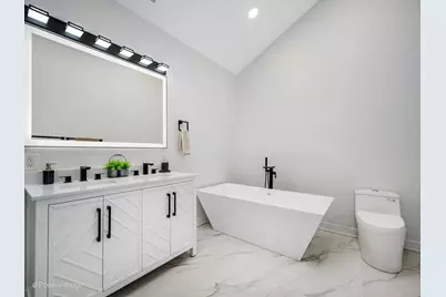 [Address not provided], Chicago, IL 60657 - Photo 18