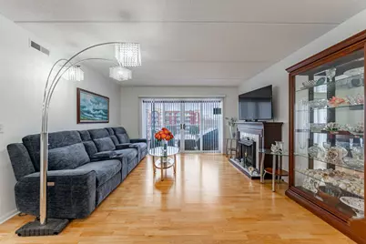 7081 W Touhy Avenue #402, Niles, IL 60714 - Photo 8