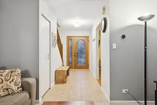 9 Juniper Ct, Streamwood, IL 60107 - Photo 4