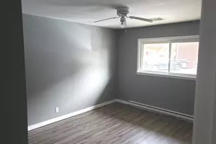 908 Greenbrier Rd, Dekalb, IL 60115 - Photo 4