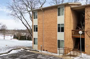 5811 Oakwood Dr, Lisle, IL 60532 - Photo 1