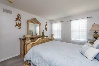 1650 Natures Way, Lindenhurst, IL 60046 - Photo 32