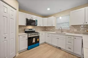 438 W Meadow Mist Ln, Round Lake, IL 60073 - Photo 10