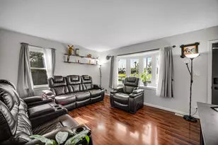 25W277 Doris Ave, Carol Stream, IL 60188 - Photo 4