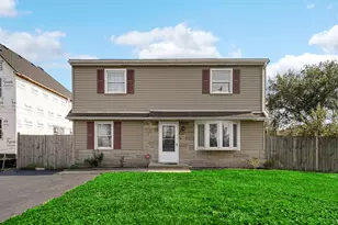 25W277 Doris Ave, Carol Stream, IL 60188 - Photo 2