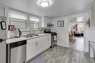 2830 W Wellington Ave, Chicago, IL 60618 - Photo 8