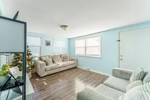 1214 E Galena Blvd, Aurora, IL 60505 - Photo 4