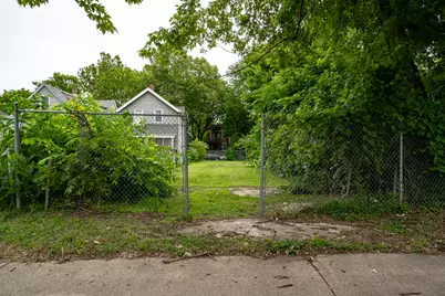 7826 S Marquette Avenue, Chicago, IL 60649 - Photo 4