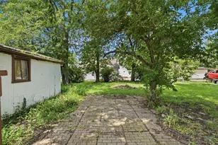 121 E James St, Forrest, IL 61741 - Photo 26