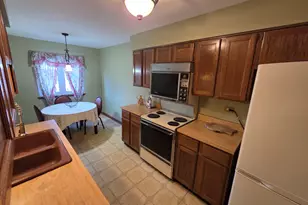 9377 Landings Ln, Des Plaines, IL 60016 - Photo 6