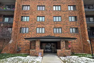 9377 Landings Ln, Des Plaines, IL 60016 - Photo 1