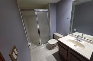 9377 Landings Ln, Des Plaines, IL 60016 - Photo 8