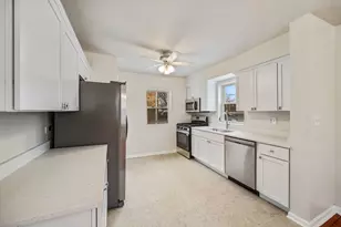 406 W 99th Pl, Chicago, IL 60628 - Photo 4