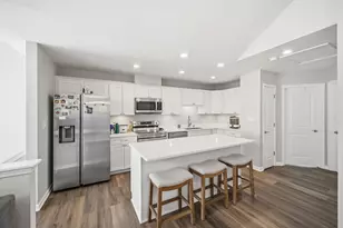 7214 Farmstead Ln, Hanover Park, IL 60133 - Photo 6