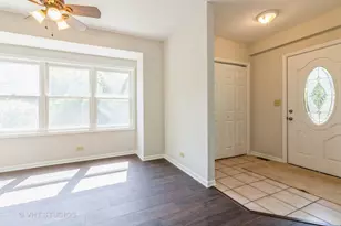 915 E Chicago Ave, Naperville, IL 60540 - Photo 4