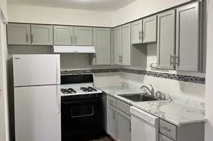 10S473 Echo Ln, Willowbrook, IL 60527 - Photo 2