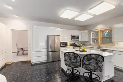 395 Blue Ash Drive, Buffalo Grove, IL 60089 - Photo 12