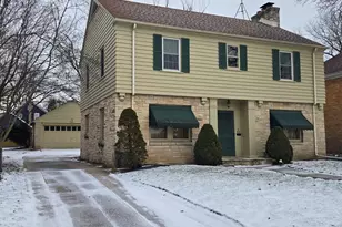 423 N Highland Ave, Rockford, IL 61107 - Photo 2