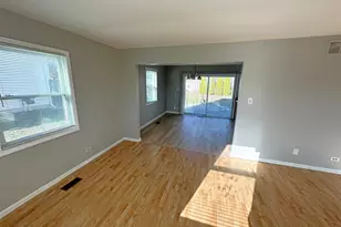 908 Parker Dr, Schaumburg, IL 60194 - Photo 4