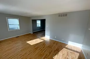 908 Parker Dr, Schaumburg, IL 60194 - Photo 2