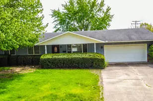 601 E Porter Ave, Watseka, IL 60970 - Photo 1