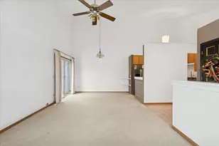 1025 Castleshire Dr, Woodstock, IL 60098 - Photo 4