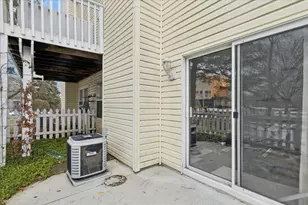 1025 Castleshire Dr, Woodstock, IL 60098 - Photo 18