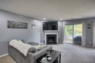 7070 Newport Dr, Woodridge, IL 60517 - Photo 2