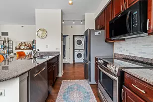 421 W Huron St, Chicago, IL 60654 - Photo 8