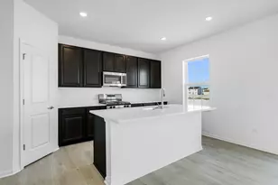 419 Hathaway Ln, Oswego, IL 60543 - Photo 4