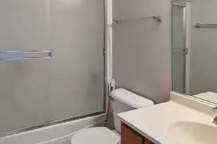 2310 Shiloh Dr, Aurora, IL 60503 - Photo 4