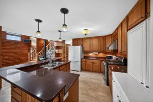 43W951 Fox Hill Ct, Saint Charles, IL 60175 - Photo 8