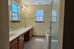 1111 Colonial Dr, Joliet, IL 60432 - Photo 12