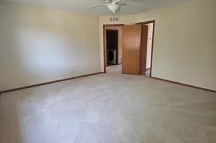 1111 Colonial Dr, Joliet, IL 60432 - Photo 10