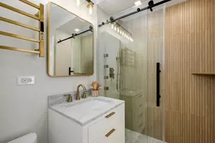 1360 N Sandburg Terrace, Chicago, IL 60610 - Photo 16