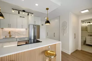 1360 N Sandburg Terrace, Chicago, IL 60610 - Photo 4