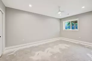 131 Harding Ct, Glen Ellyn, IL 60137 - Photo 34