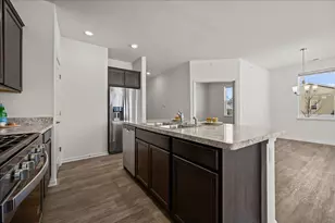 218 Sussex Ct, North Aurora, IL 60542 - Photo 4