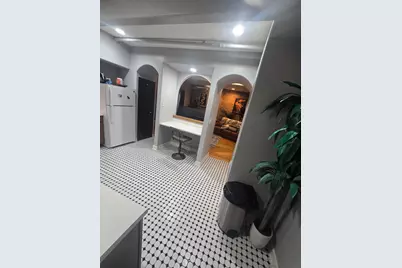 520 N Milwaukee Avenue #2, Libertyville, IL 60048 - Photo 2