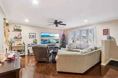 641 Winthrop Avenue, Glendale Heights, IL 60139 - Photo 2