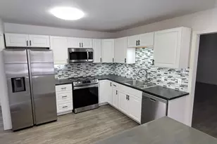 996 Hawthorne Dr, Crystal Lake, IL 60014 - Photo 6